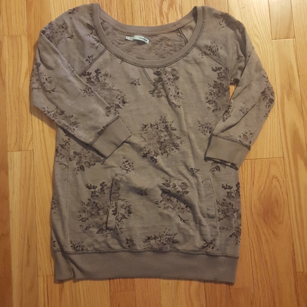 floral print shirt
